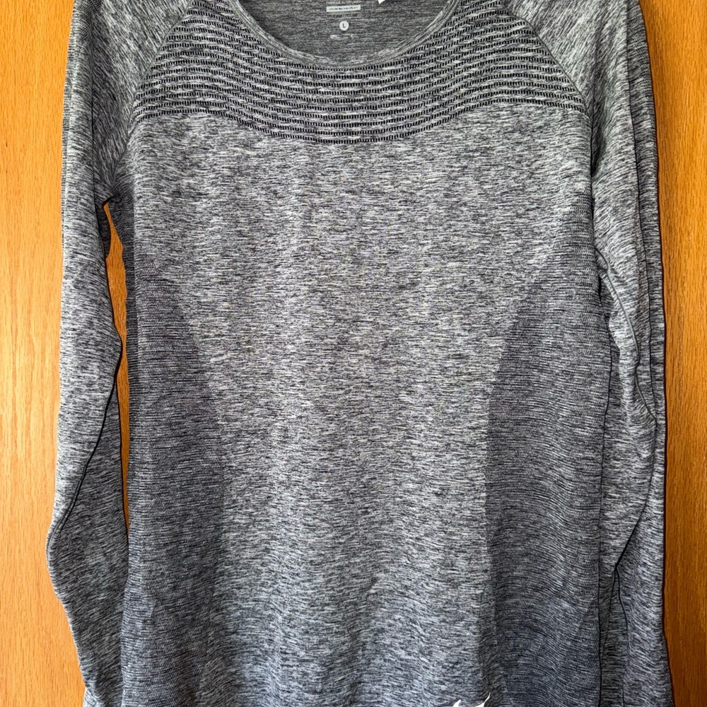 Nike Women's Heathered Gray Long Sleeve Tee